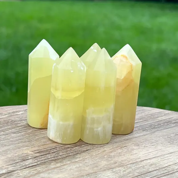 Obelisc calcit lamaie 6-7 cm