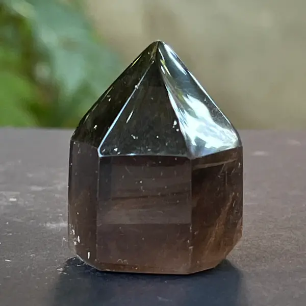 Obelisc cuart fumuriu model 43