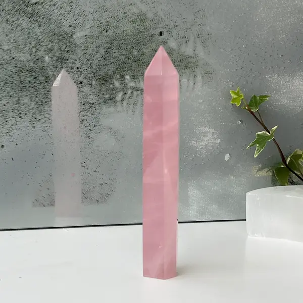Obelisc cuart roz Namibia model 5