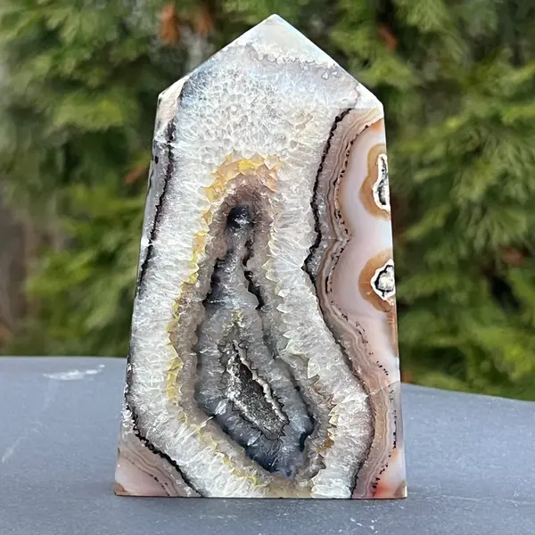 Obelisc druzy onix model 3