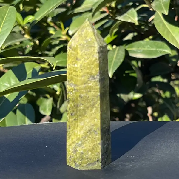Obelisc epidot model 1