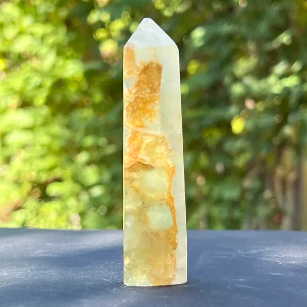 Obelisc fluorit verde model 1