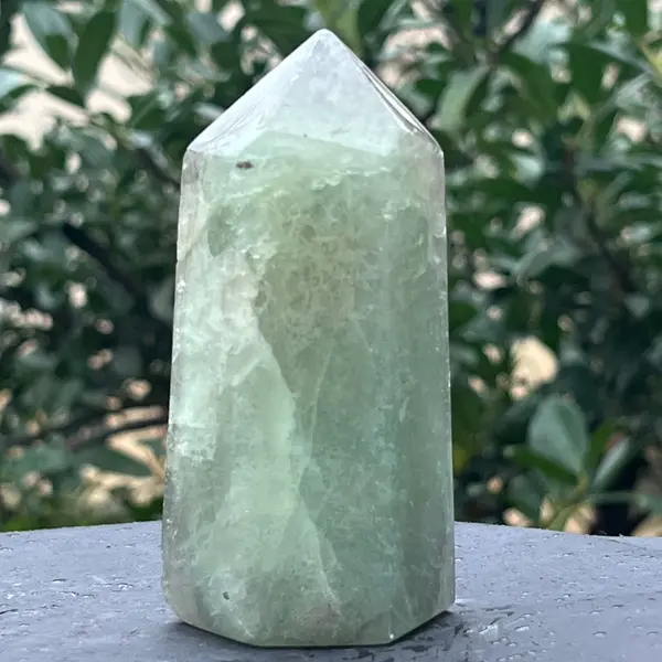 Obelisc fluorit verde model 22