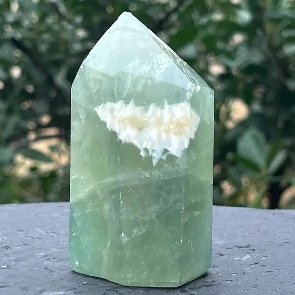 Obelisc fluorit verde model 23