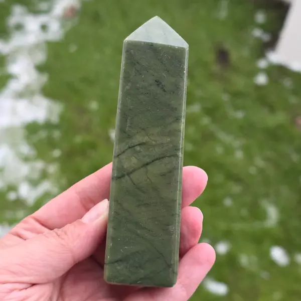 Obelisc jad verde, nefrit model 1