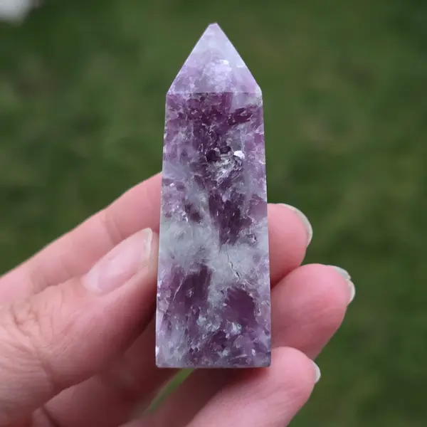 Obelisc lepidolit model 1