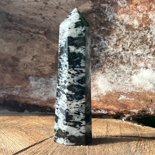 Obelisc merlinit model 3