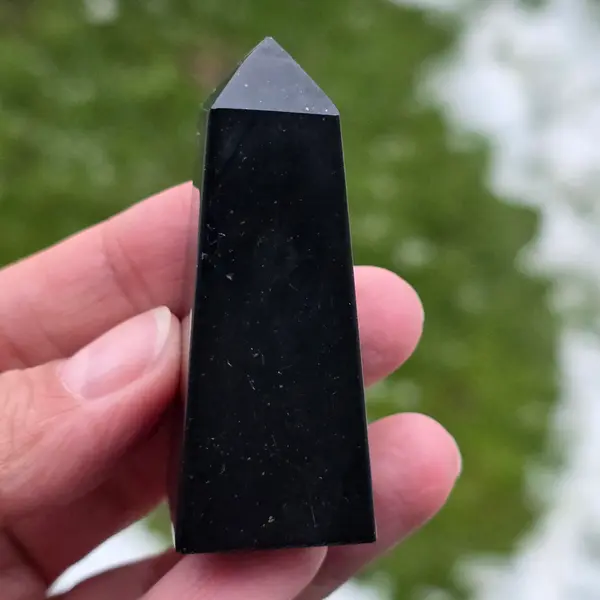 Obelisc onix negru model 1