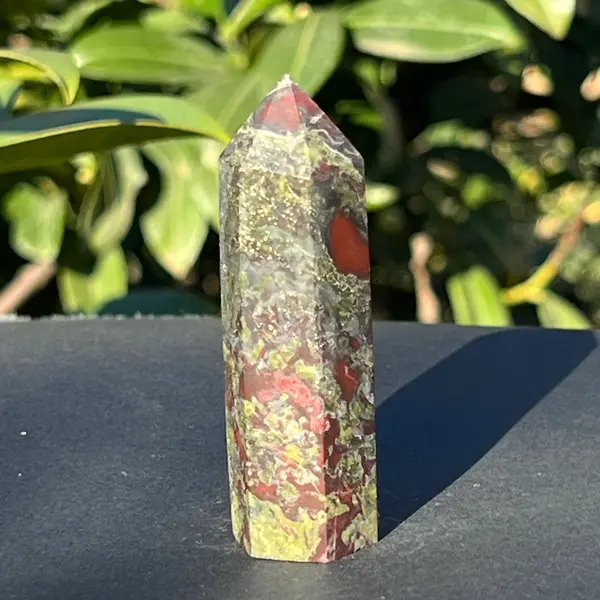 Obelisc piatra sangele dragonului (epidot&piedmontit) M1
