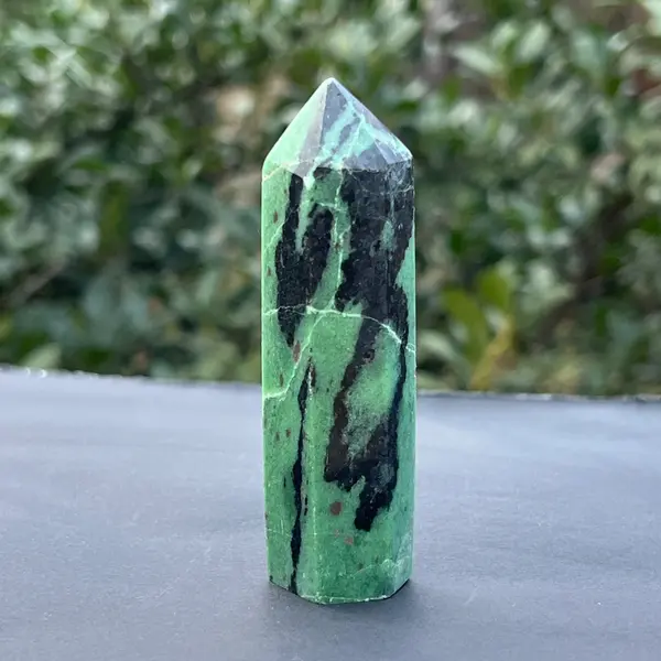 Obelisc rubin in zoisit model 1