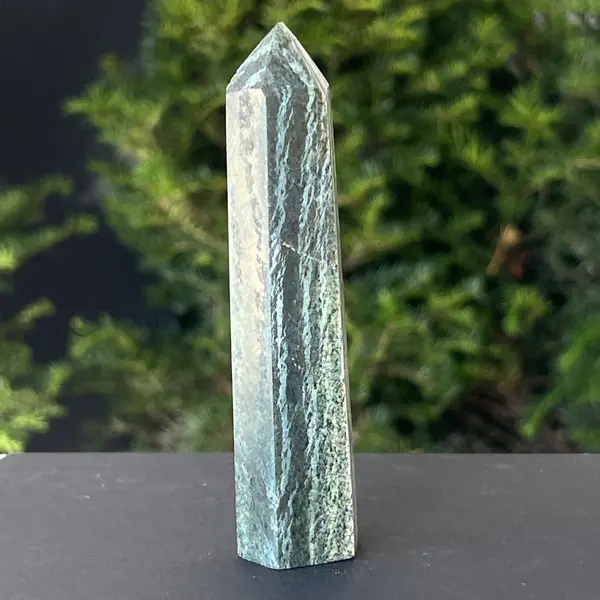 Obelisc serpentin dungat | Model 4