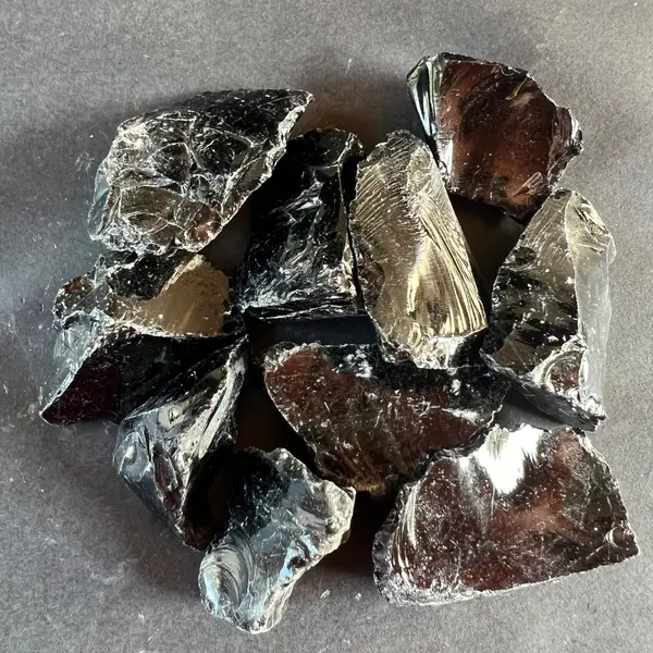 Obsidian piatra bruta
