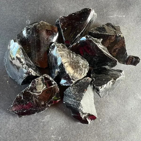 Obsidian piatra bruta