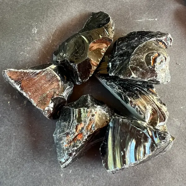 Obsidian piatra bruta