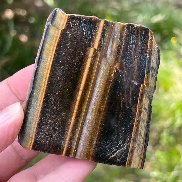 Ochi de tigru piatra bruta model 11