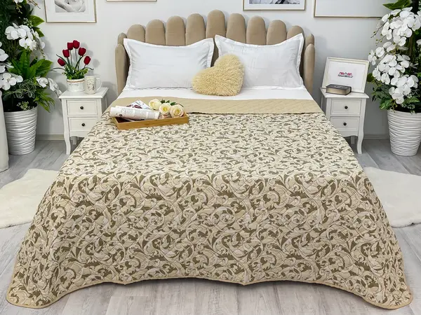 (OFERTA 3 la 199 Lei) Cuvertura matlasata cu doua fete pentru pat dublu , 210x210, Bej, floral