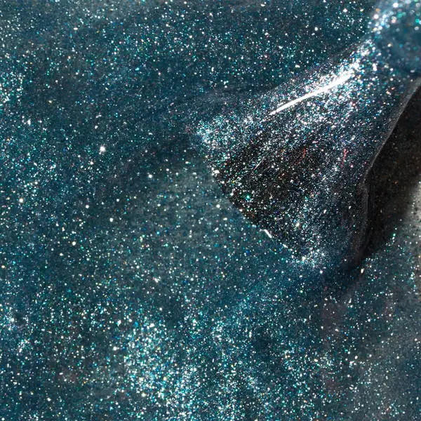 Ojă Semipermanentă Kievskaya Glitz Cat Eye 15 – Albastru Metalizat cu Reflexii Turcoaz-Argintii, Efect Magnetic 3D, 15ml