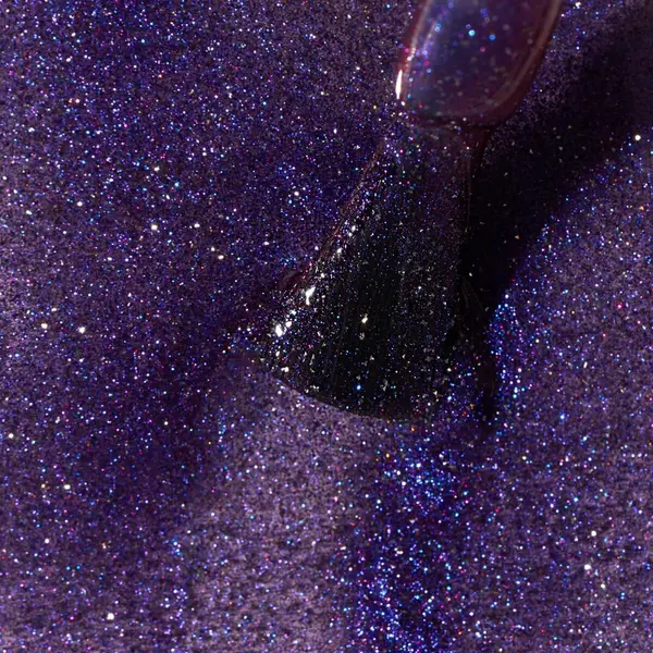 Ojă Semipermanentă Kievskaya Glitz Cat Eye 19 – Violet Închis cu Reflexii Albastre-Roz, Efect Magnetic 3D, 15ml