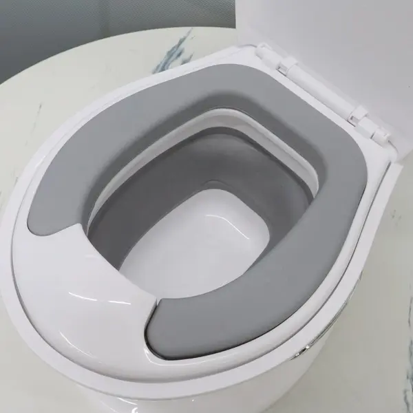 Olita muzicala pentru copii Little Mom White model educativ cu design realist tip minitoaleta, cu adaptor moale din spuma PU, vas colector pliabil si detasabil, suport pentru hartie igienica