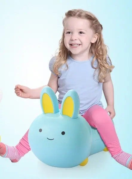 Olita pentru copii Little Mom Rabbit Blue cu baza solida, insert detasabil, picioruse antiaderente, forma ergonomica