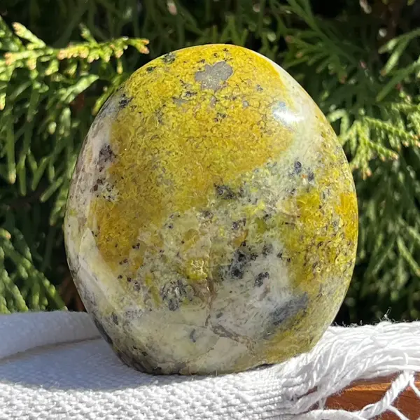 Opal verde structura forma libera m8