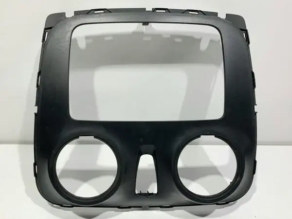 Ornament / rama grila ventilatie centrala 682605983R Dacia Sandero 2 (2012-2017)