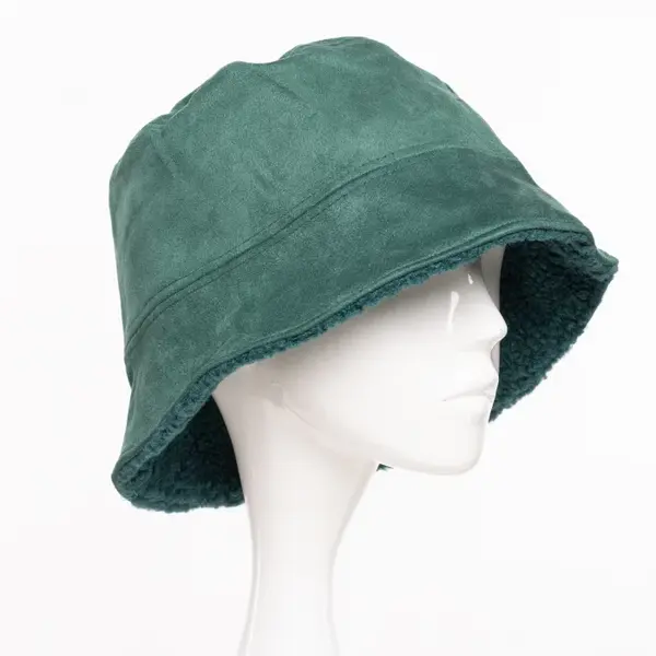 Palarie clos reversibila cu o fata blanita si o fata catifelata, verde