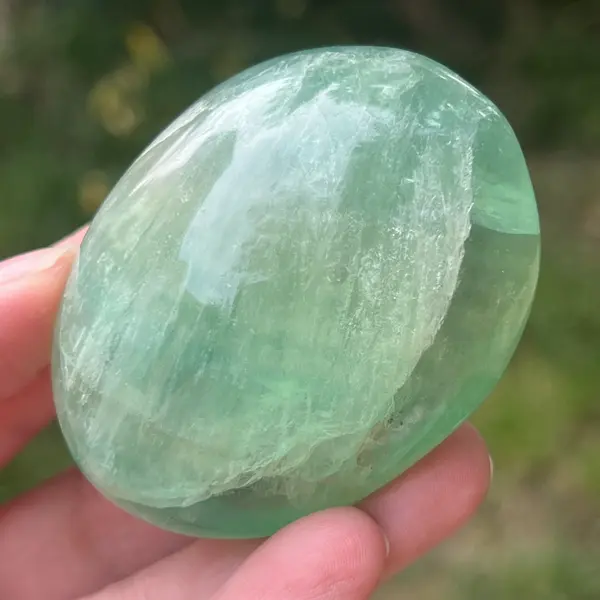 Palmstone fluorit verde model 1, din Madagascar