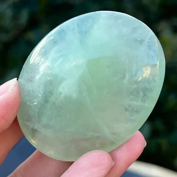 Palmstone fluorit verde model 12, din Madagascar