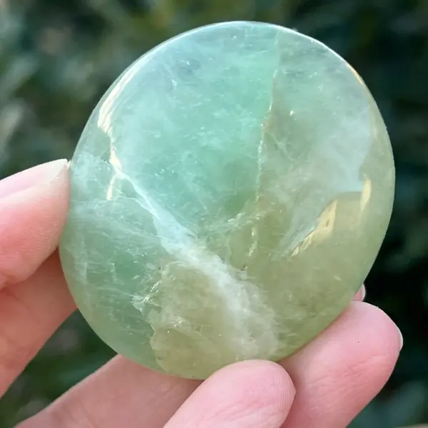 Palmstone fluorit verde model 2, din Madagascar