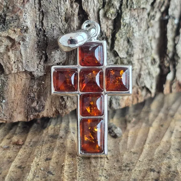 Pandantiv argint cu chihlimbar forma cruce Amber30