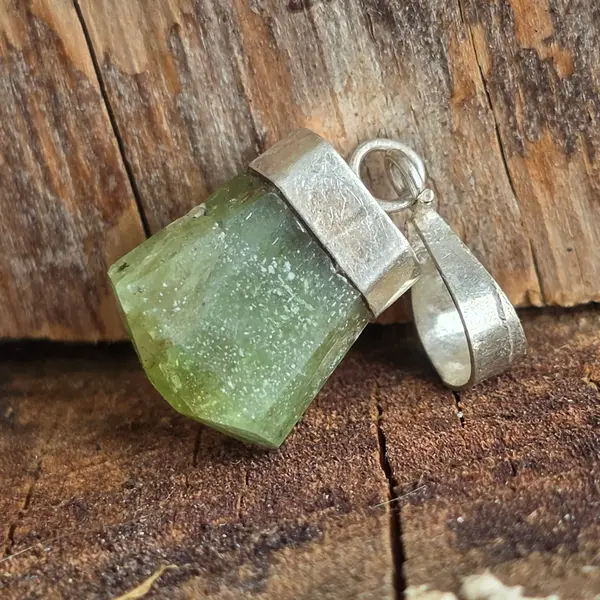 Pandantiv argint granat verde| Model 2