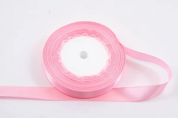 Panglica din satin pentru decorare, roz deschis, 22.5m x 1.5 cm