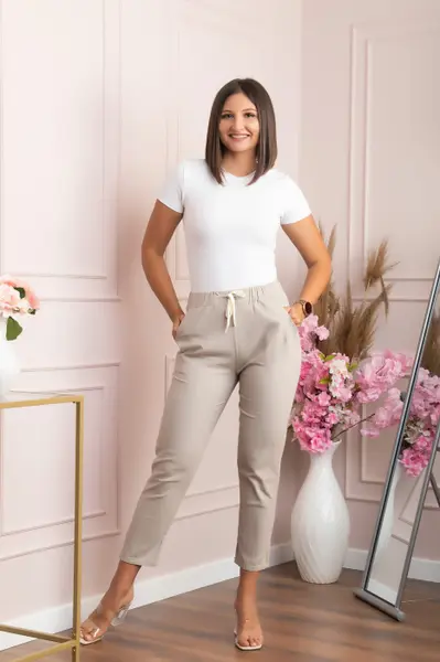 Pantaloni conici Tessa din bumbac cu snur in talie - Crem