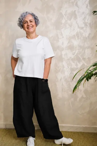 Pantaloni din in cu croiala ampla tip balon, negri