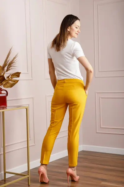 Pantaloni eleganti galben mustar cu buzunare functionale
