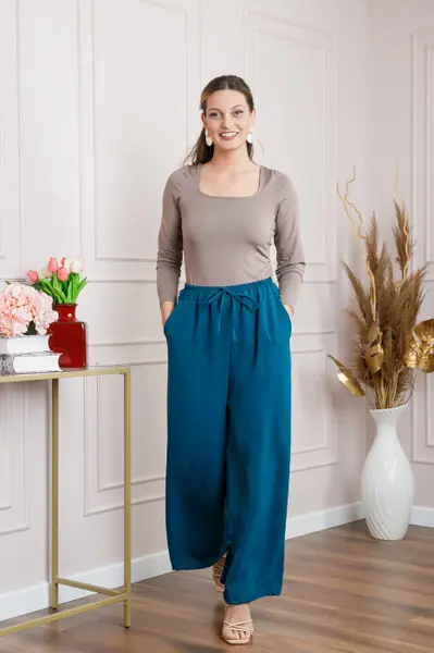 Pantaloni largi turcoaz inchis cu snur in talie