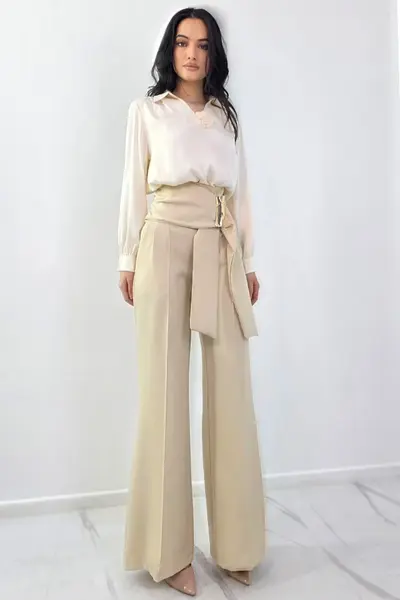 Pantaloni lungi, croi evazat Liora, cu inchidere wrap metalica, Crem