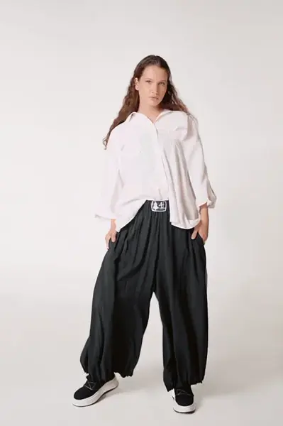 Pantaloni negri cu croiala ampla gen salvari, oversize