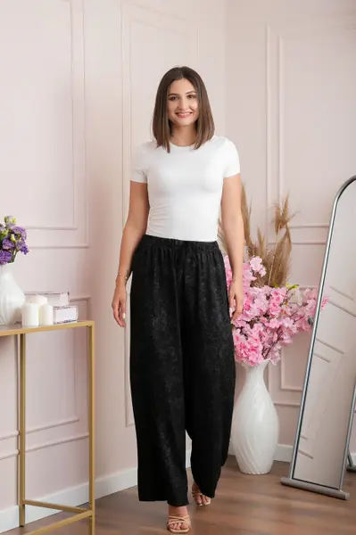 Pantaloni palazzo Carla cu imprimeu abstract - Negru
