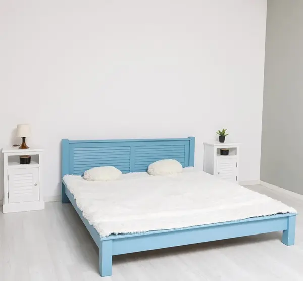 Pat cu tablie cu 3 panouri 180x200 + 2 x Noptiera cu 1 usa, spatiu deschis - Culoare Pat_P053 - Culoare Noptiere_P004 - VOPSIT cu finisaj Vopsit