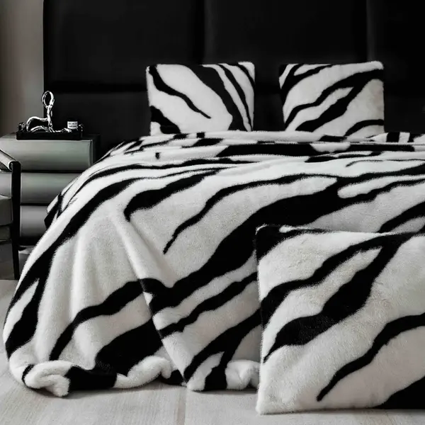 Patura Blanita (Artificiala) de Nurca, Jojo Home, 200x230cm, Alb, Negru