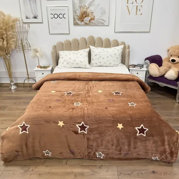 Patura Super Soft Cocolino, 200x230 cm – Rasfat absolut in zilele reci, Maro, stelute