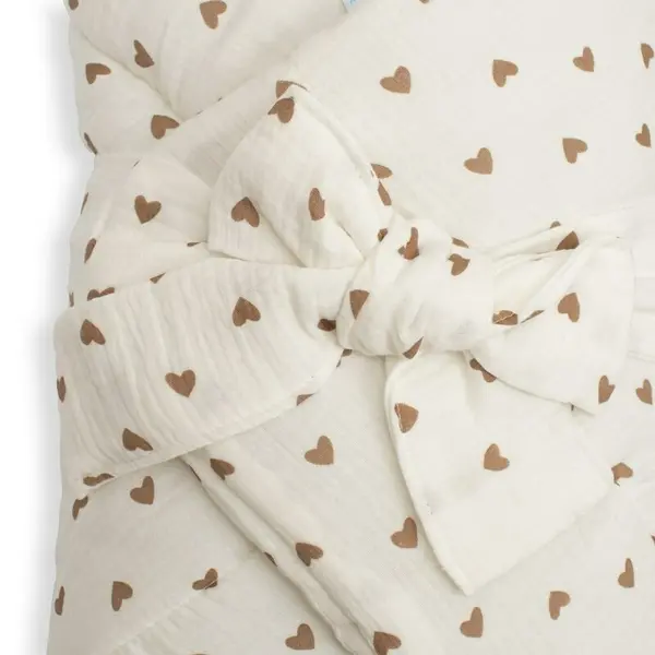 Paturica de infasat din muselina New Baby Little Heart 75x75 cm inchidere cu panglica