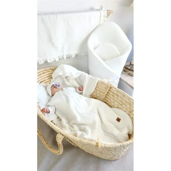 Paturica de infasat Qmini Cream, din muselina dubla, inchidere cu panglica, 75x75 cm