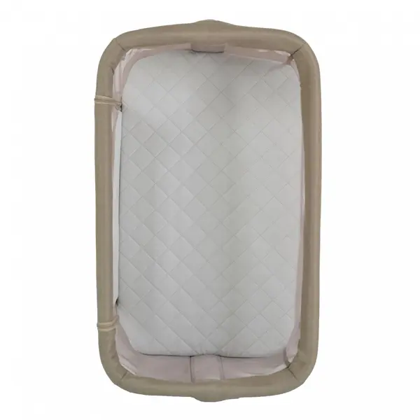Patut Co-Sleeper Cangaroo Aura Beige 88x56 cm cu laterala culisanta, saltea cu baza ferma si husa detasabila, functie anti reflux, 7 nivele de reglare a inaltimii, 4 roti cu frana,recomandat de la nastere pana la 9 kg
