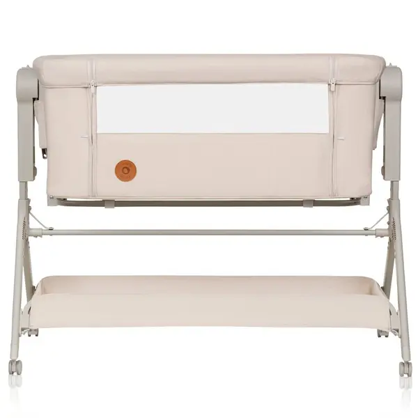 Patut co-sleeper Lionelo Leonie Plus Bej pliabil, cu sistem de leganare, setare unghiulara, reglabil in 6 pozitii pe inaltime, conform cu standardele europeane de securitate EN1130 si EN16890