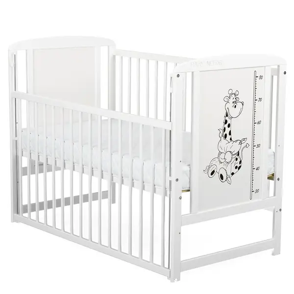 Patut din lemn bebe, 120x60 cm, Cu laterala culisanta, Din lemn de pin si mdf, Stabil si rezistent, Inaltime saltea reglabila pe 3 nivele, Laterala cu 3 bete detasabile, EN716-1, EN716-2, Alb, Babyneeds, Timmi Girafa