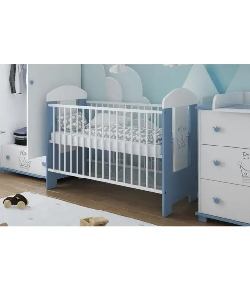 Patut din lemn PAL Nichiduta Ptilou Blue Prince cu sistem 3 bare detasabile, Somiera reglabila pe 3 nivele de inaltime, Vopsea sigura pe baza de apa, Design modern, Margini rotunjite,Dimensiuni interioare 120x60cm