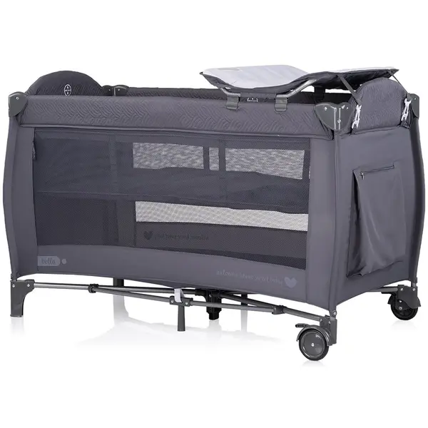 Patut pliabil Chipolino Bella Anthracite cu doua nivele, intrare laterala cu fermoar, 2 roti cu frane, saltea de infasat, carusel muzical, geanta pentru transport, buzunar si organizator accesorii